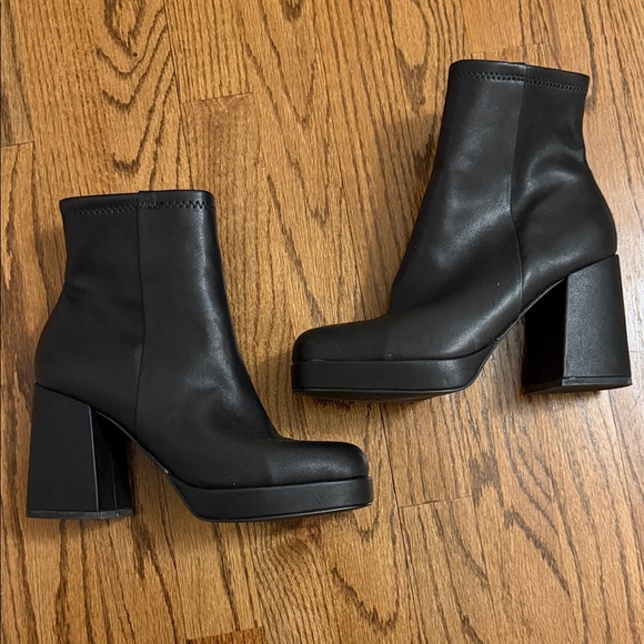 Steve Madden Black Heeled Ankle Boots - Picture 3 of 5